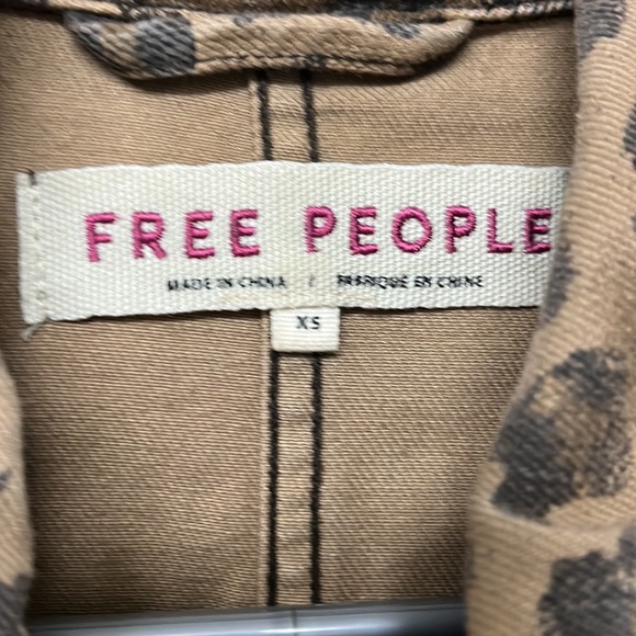 Excellent used condition animal print jacket Smoke free Worn  a handful of times - Picture 6 of 10